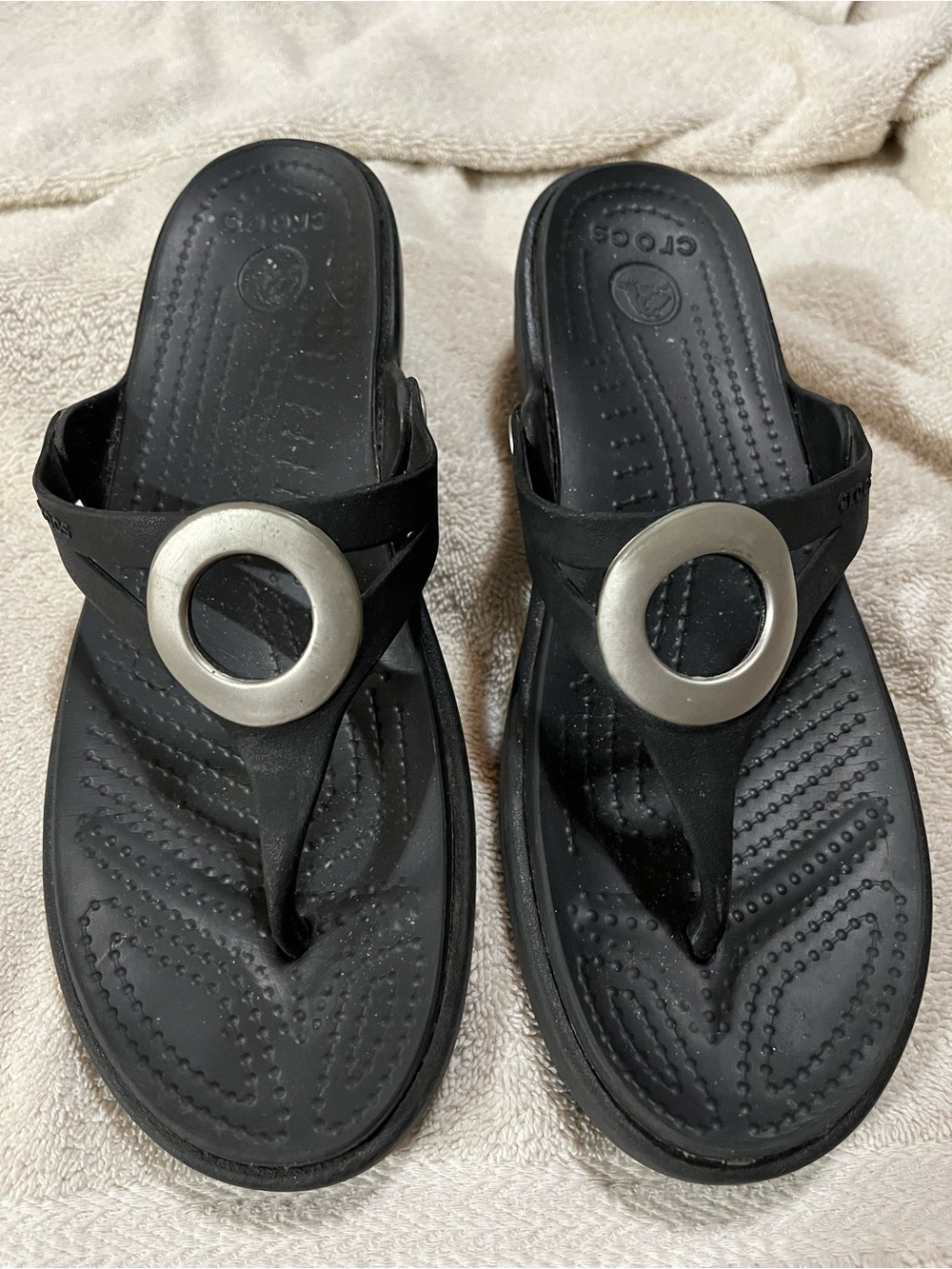 Crocs Women’s Black Sandals with Silver Ring Accent size 8